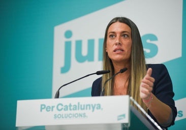 Junts justifica la cesión de competencias de inmigración en los «servicios desbordados» en Cataluña y su «emergencia lingüística»