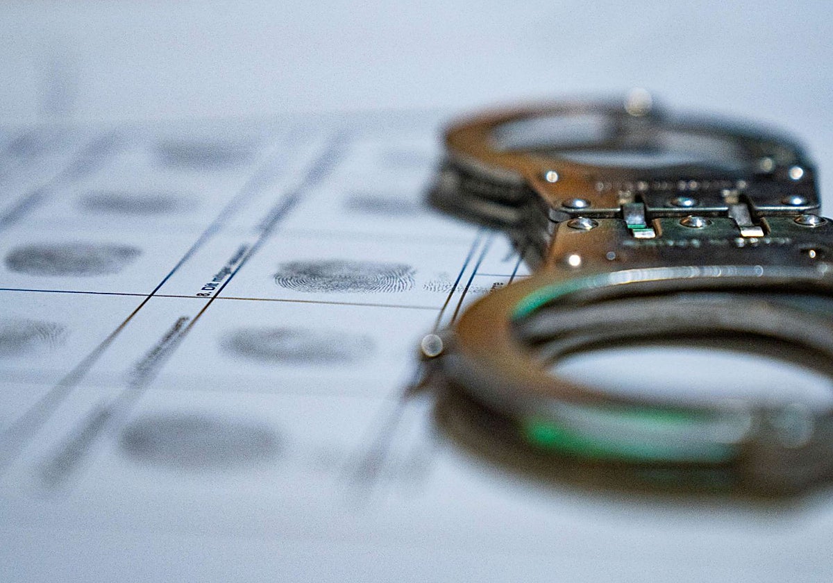 Esposas para trasladar a los detenidos