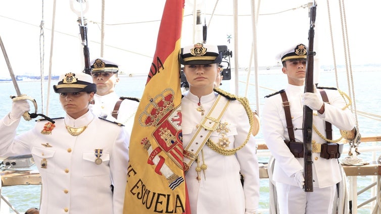 La Princesa Leonor, abanderada en Montevideo a bordo de Elcano, en imágenes