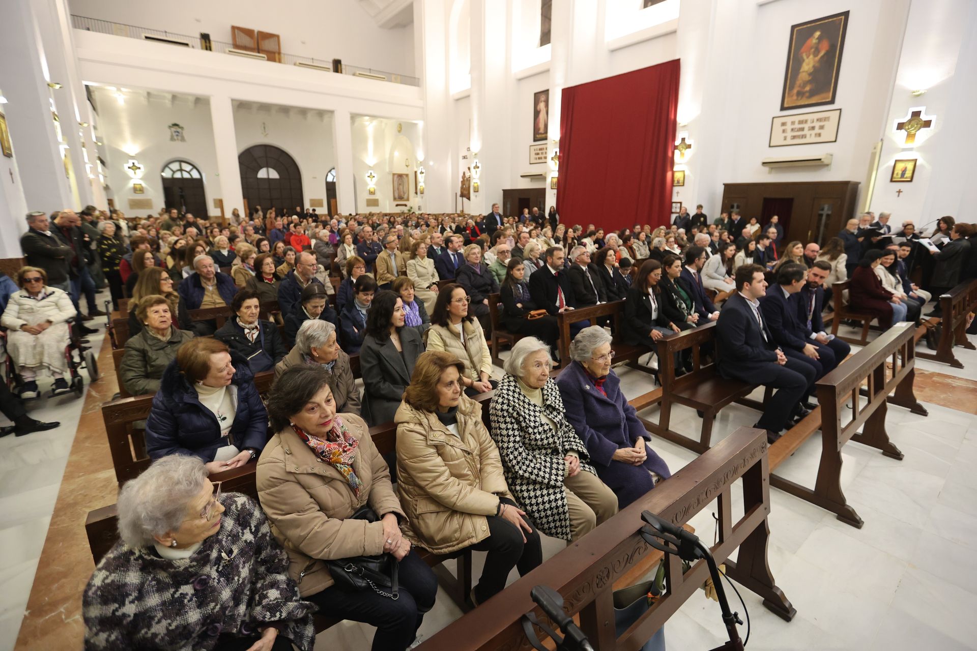 La bendición de la obra pictórica de Rafael Castejón para el Cristo de la Confianza de Córdoba, en imágenes