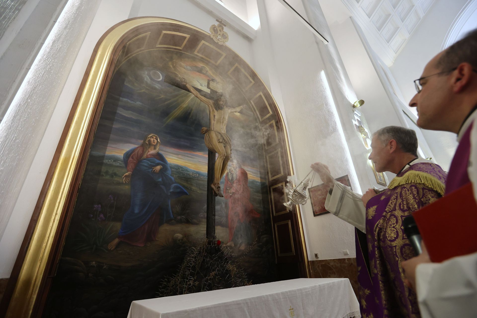 La bendición de la obra pictórica de Rafael Castejón para el Cristo de la Confianza de Córdoba, en imágenes