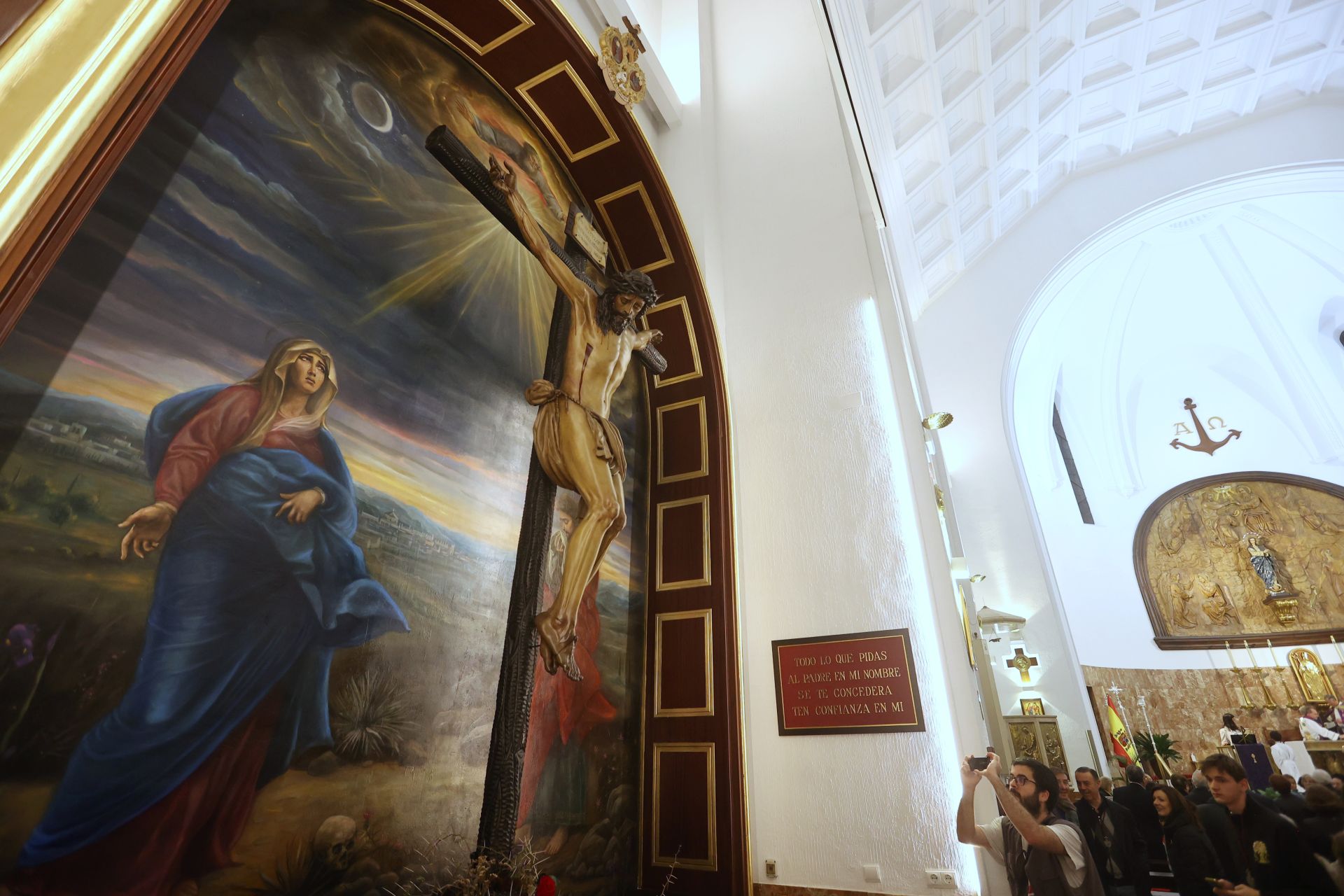 La bendición de la obra pictórica de Rafael Castejón para el Cristo de la Confianza de Córdoba, en imágenes