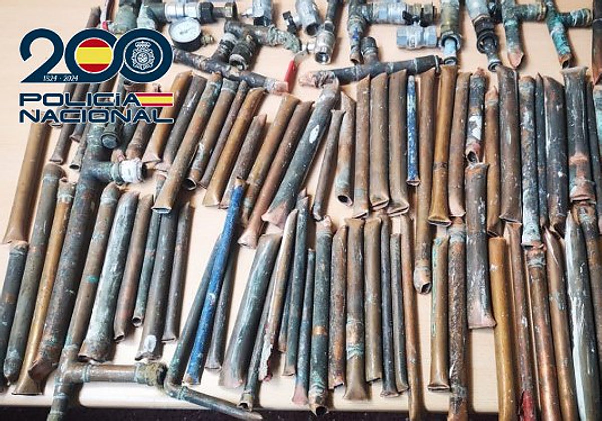 Imagen de las tuberías de cobre que robó el ladrón detenido en Valencia