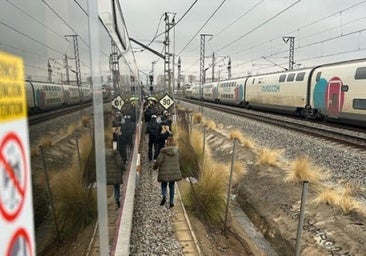 Caos en Cercanías: un problema en la catenaria causa la evacuación de decenas de pasajeros