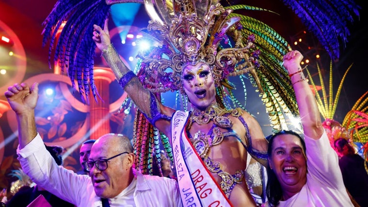 Ármek celebra el triunfo co su familia