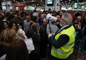 Una avería en Sants obliga a evacuar a 400 viajeros de un tren y corta durante dos horas el AVE a Madrid