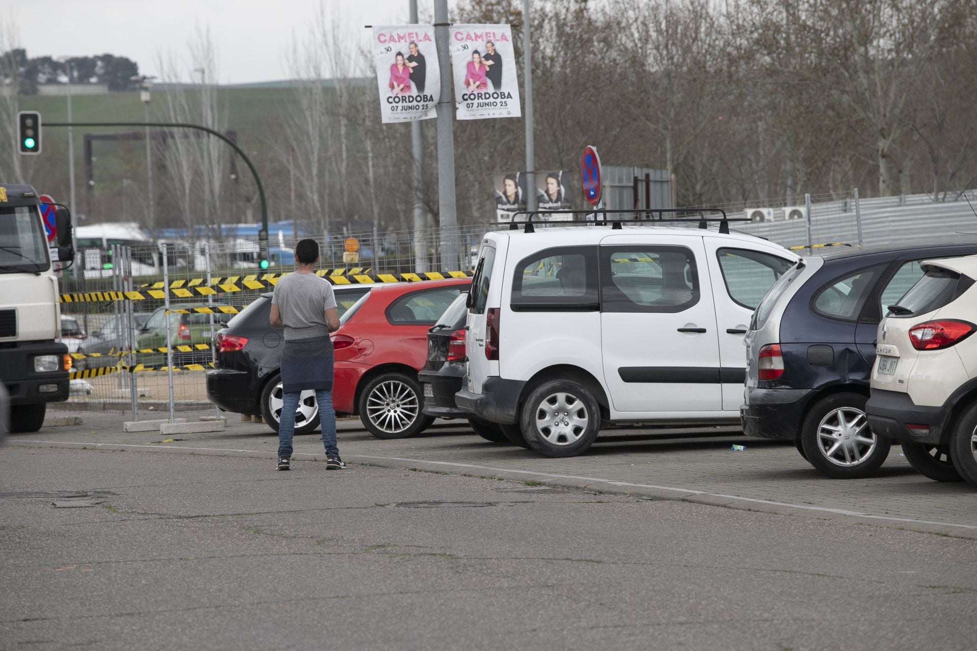 La actividad de los gorrillas en el barrio del Arcángel, en imágenes