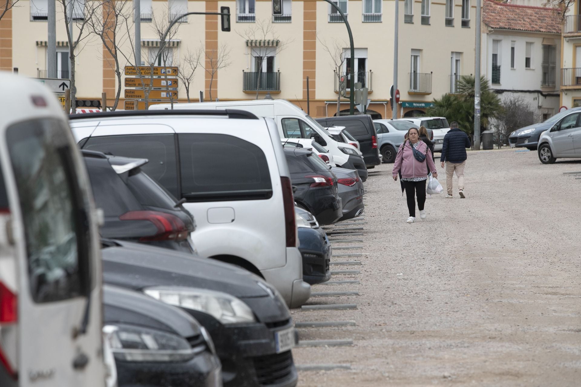 La actividad de los gorrillas en el barrio del Arcángel, en imágenes