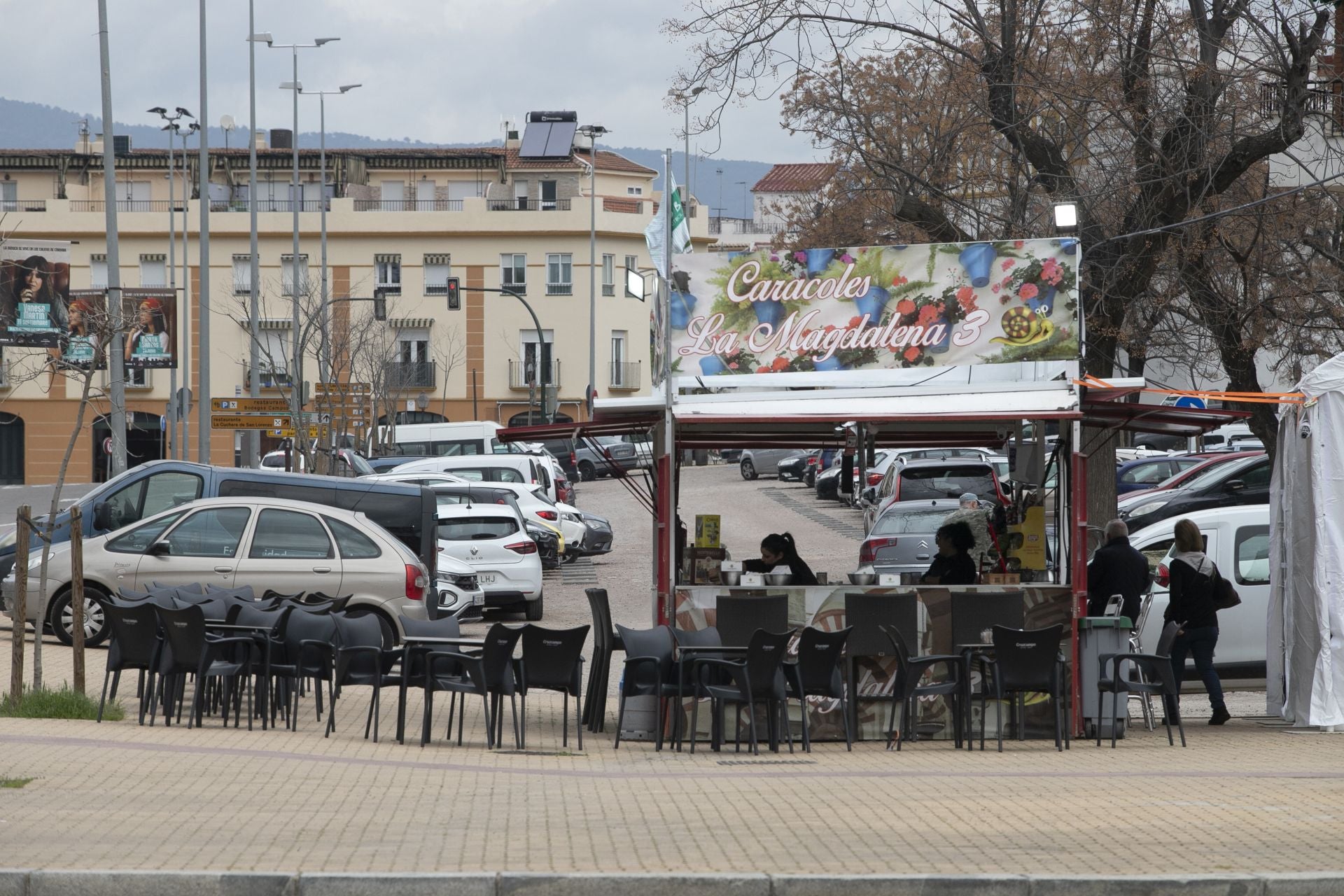 La actividad de los gorrillas en el barrio del Arcángel, en imágenes