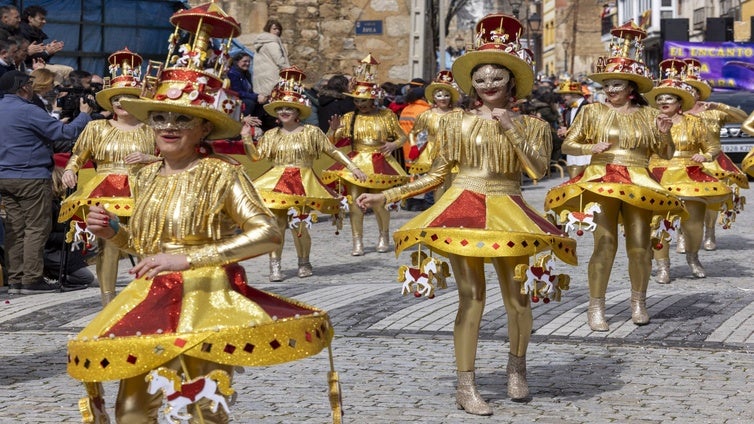 Carnaval de Cebreros: los disfraces se adueñan del Domingo de Piñata