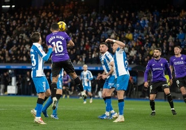 El Córdoba CF saca valor de su punto en Riazor y recorta distancias con el play off