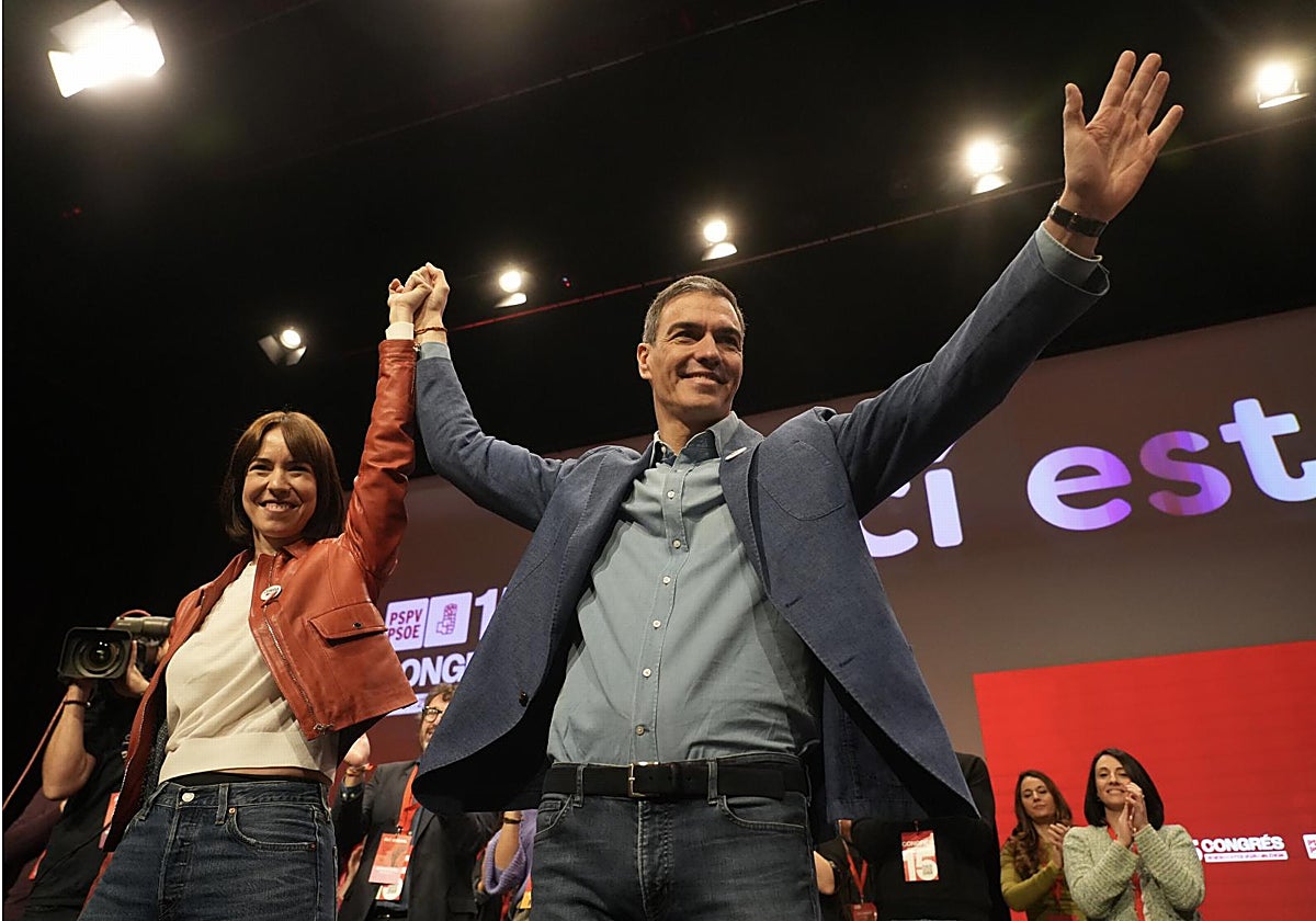 Pedro Sánchez junto a la secretaria general del PSPV-PSOE, Diana Morant, en Valencia
