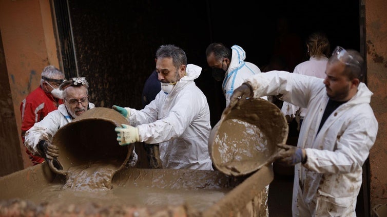 Cierran empresas afectadas por la dana por la «lentitud» del Gobierno: «Es un cuello de botella»