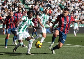 Antonio Casas y Adilson, dos renovaciones urgentes para el Córdoba CF estancadas