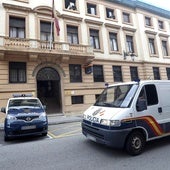 Arrestan a un hombre tras encontrar el cadáver de su madre, fallecida hace meses, rodeado de animales