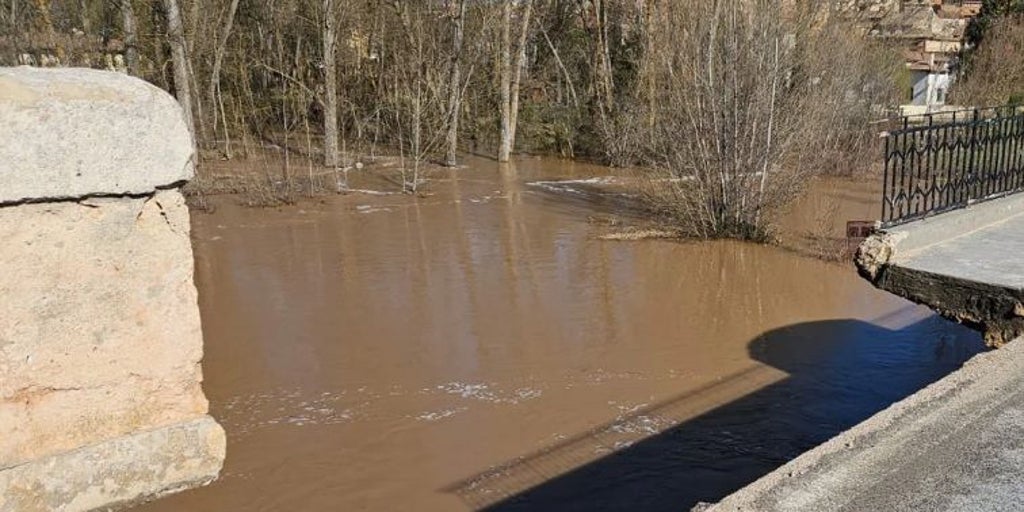 Más de 600 vecinos de San Esteban de Gormaz «aislados» por el derrumbe parcial del puente sobre el Duero en la N-110