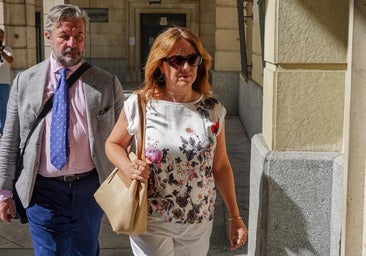 La ex directora económica financiera de la Faffe Anna Valls, llegando a la Audiencia de Sevilla