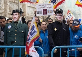 Policías y guardias civiles se manifiestan frente al Congreso por la cesión de competencias en inmigración a Cataluña