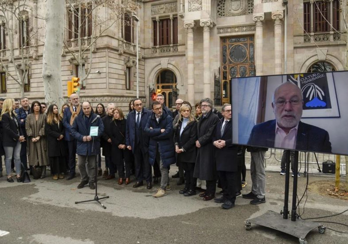 Concentración de políticos de Junts, antes del juicio a Puig, en el TSJC