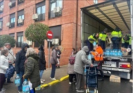 El Ayuntamiento de Segovia reparte agua embotellada a 17.000 vecinos de la zona alta de la ciudad