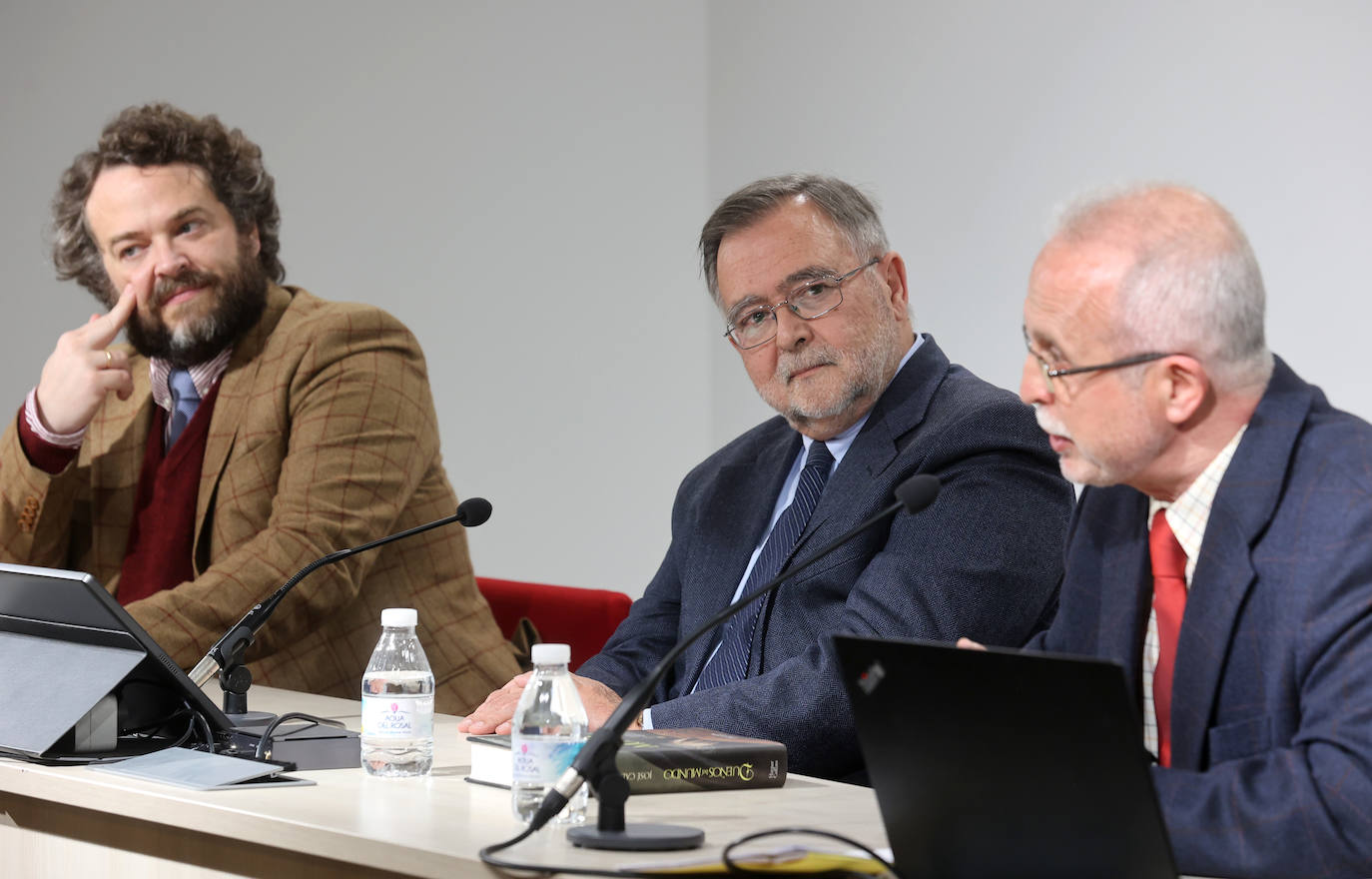 La presentación del libro &#039;Dueños del mundo&#039;, de José Calvo Poyato, en imágenes