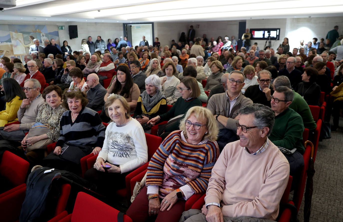La presentación del libro &#039;Dueños del mundo&#039;, de José Calvo Poyato, en imágenes