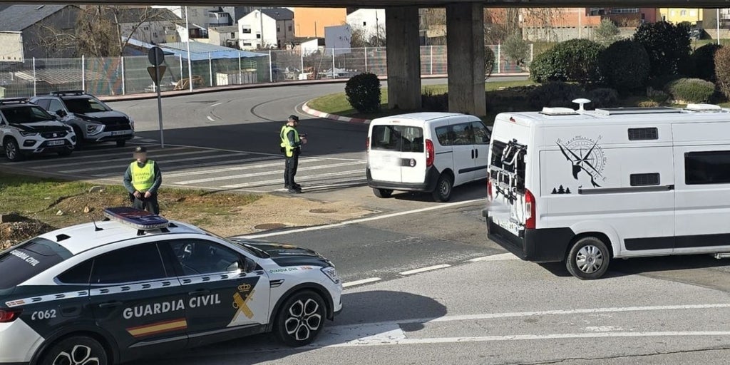 Liberadas seis personas explotadas como vigilantes: más de 500 horas de trabajo seguidas y un cartón como cama