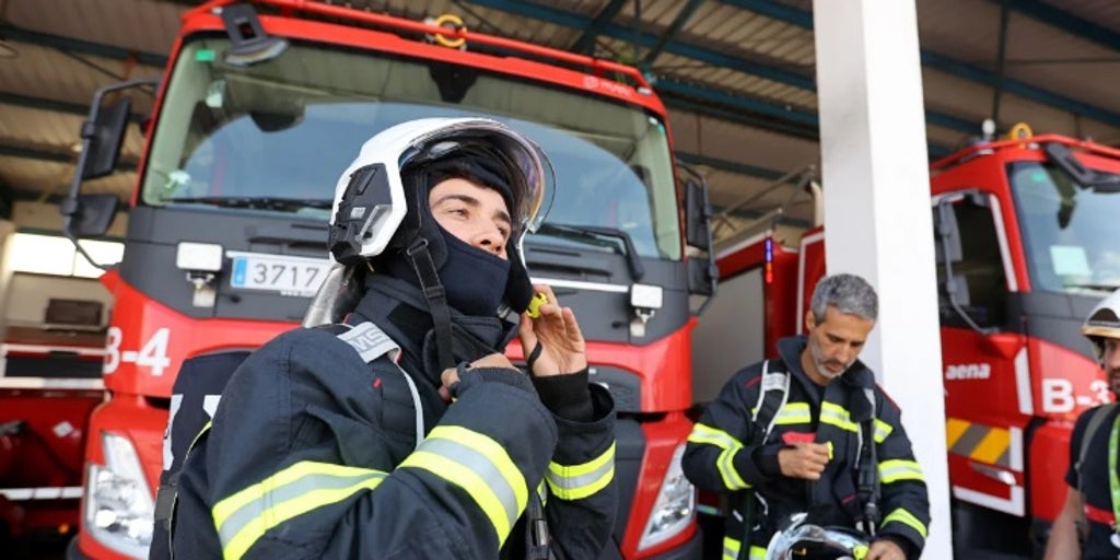 Los bomberos de Córdoba rescatan a un hombre de 70 años de un pozo de 7 metros de profundidad cerca del río