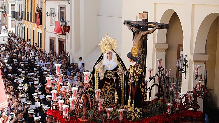 El Cristo de las Penas, al salir de Santiago