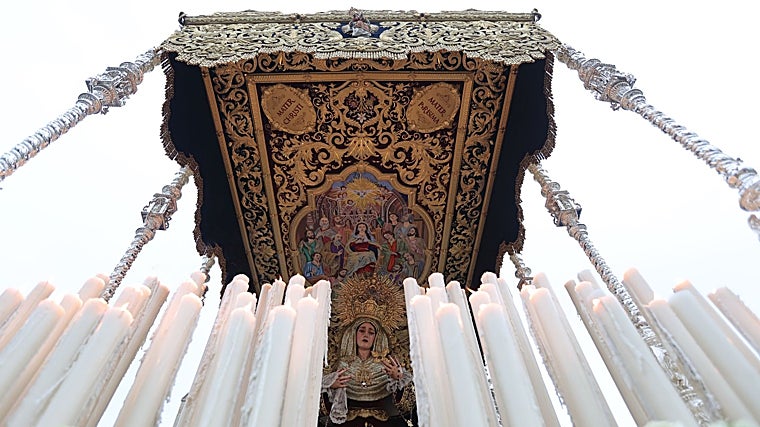 La Virgen del Dulce Nombre, en su paso de palio