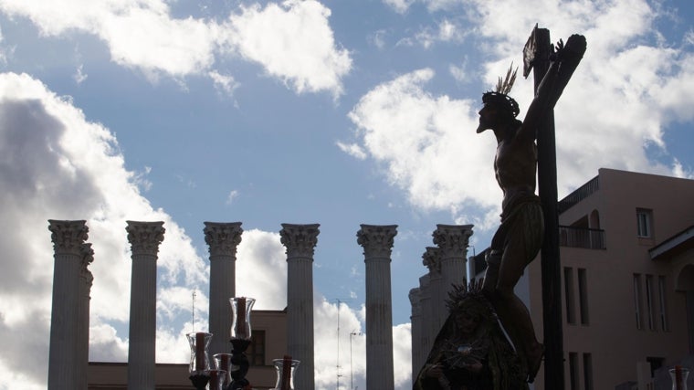 El Cristo de la Expiración y la Virgen del Silencio, junto al Templo Romano