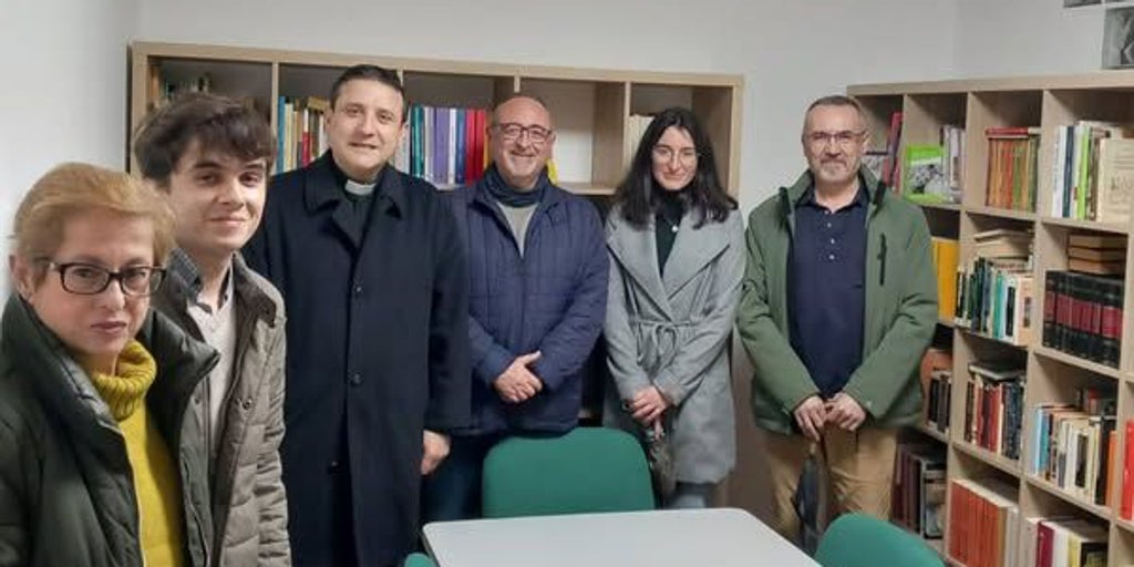 'Abrazando el tiempo', la hermandad de Villaviciosa de Córdoba acompaña a personas mayores