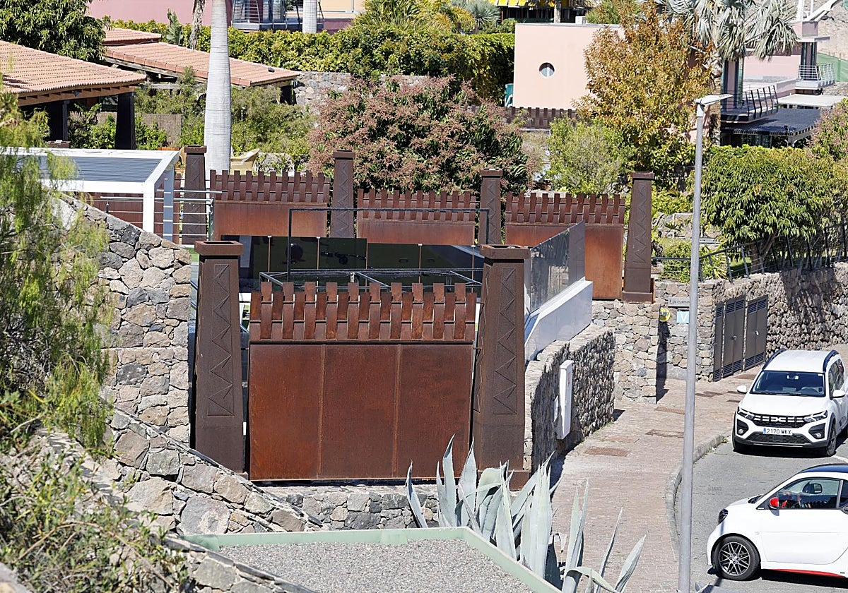 La vivienda donde residen los secuestrados en la urbanización de lujo El Salobre, en el sur de la isla de Gran Canaria