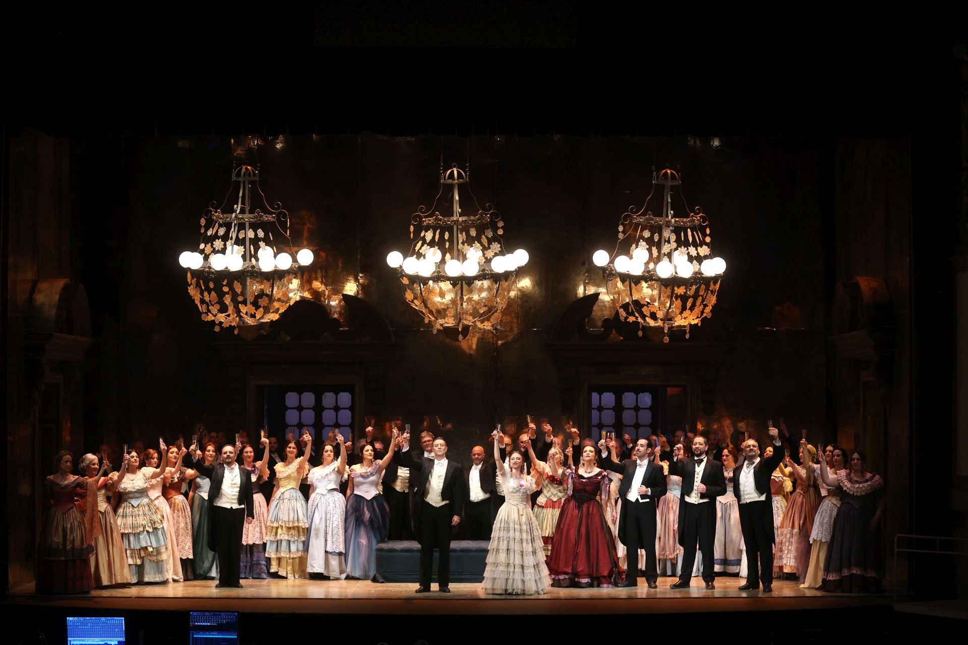 &#039;La Traviata&#039; lleva al Gran Teatro de Córdoba la ópera más clásica, en imágenes