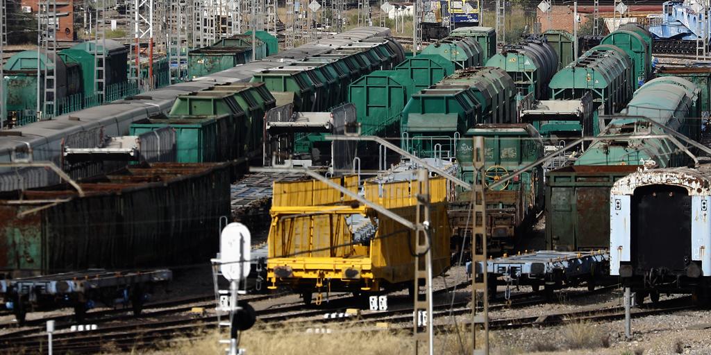 Descarrilan dos vagones de un tren con mercancías peligrosas en La Rioja