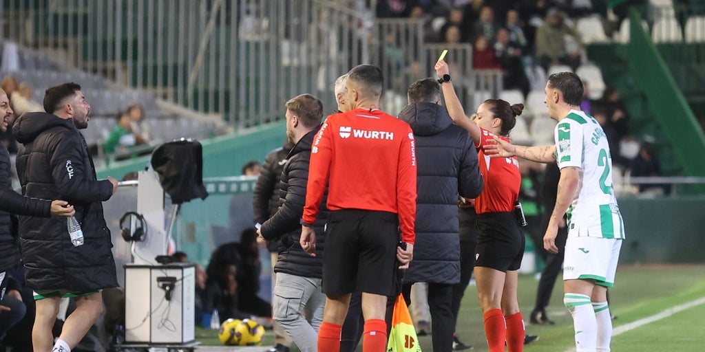 Antonio Casas es expulsado en el banquillo y Obolskii a las puertas de la titularidad en el Córdoba CF