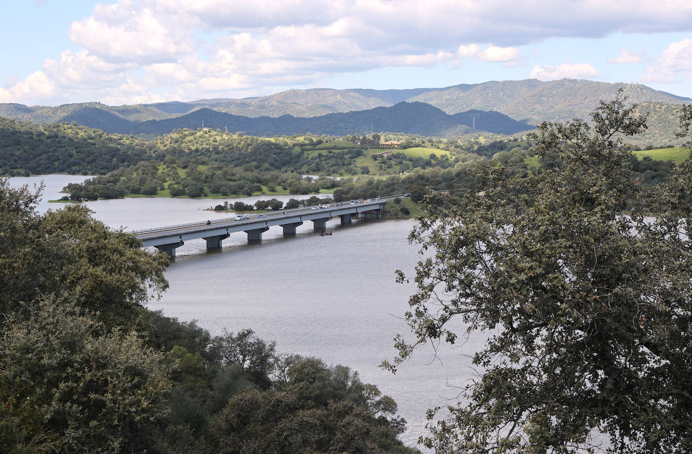 Los embalses de San Rafael de Navallana y Guadalmellato rozan el lleno absoluto, en imágenes