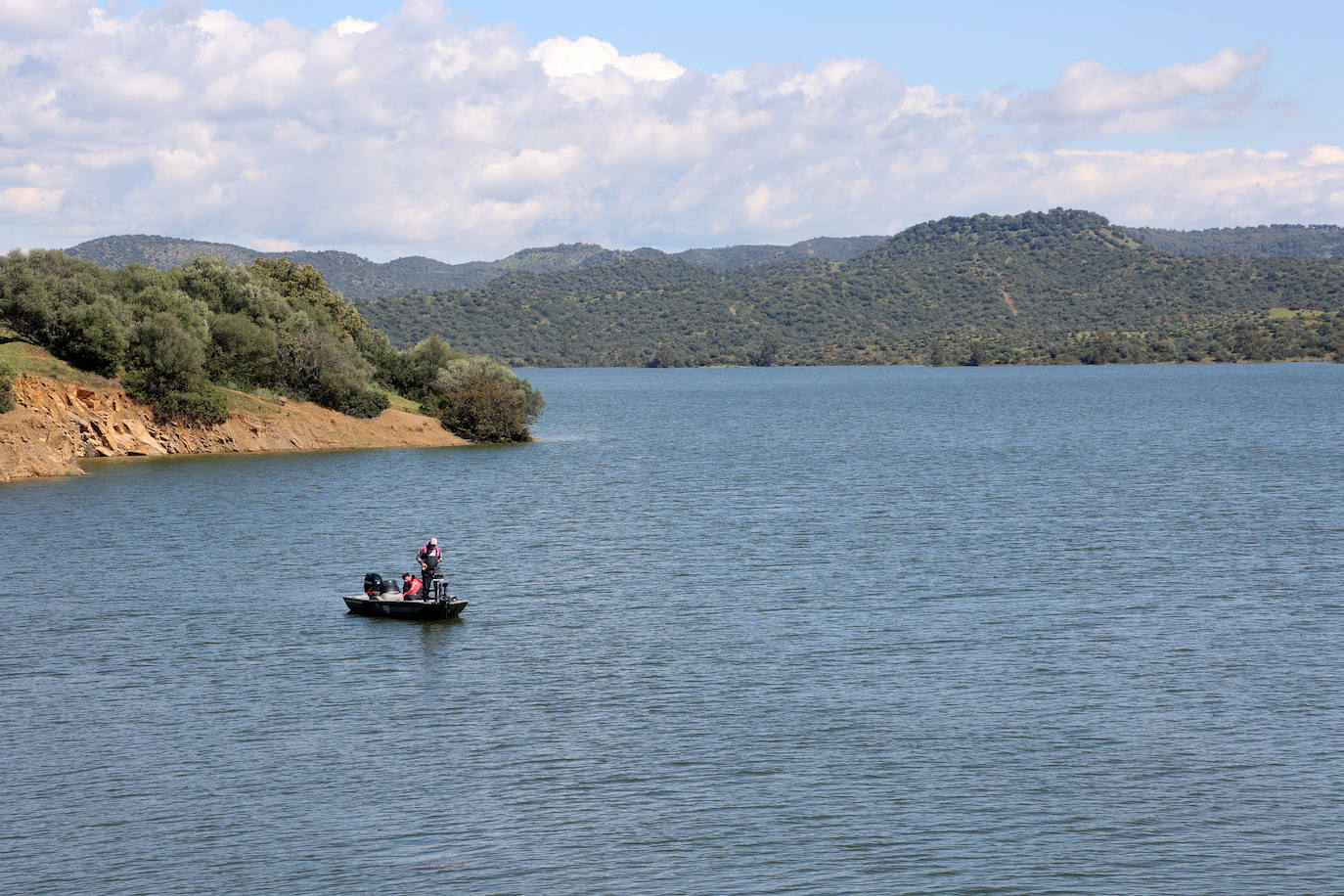 Los embalses de San Rafael de Navallana y Guadalmellato rozan el lleno absoluto, en imágenes