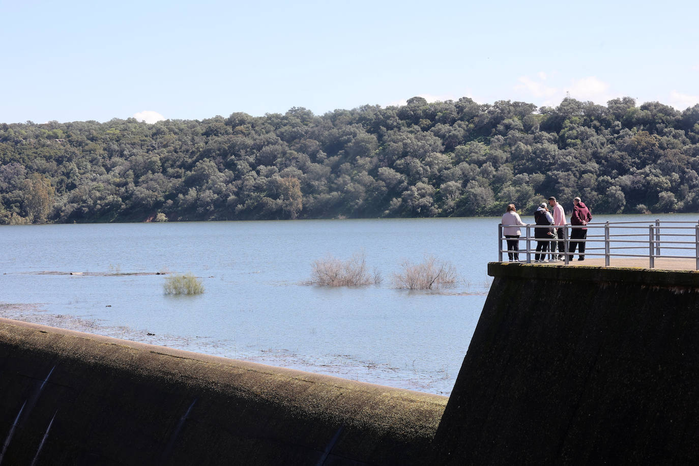 Los embalses de San Rafael de Navallana y Guadalmellato rozan el lleno absoluto, en imágenes