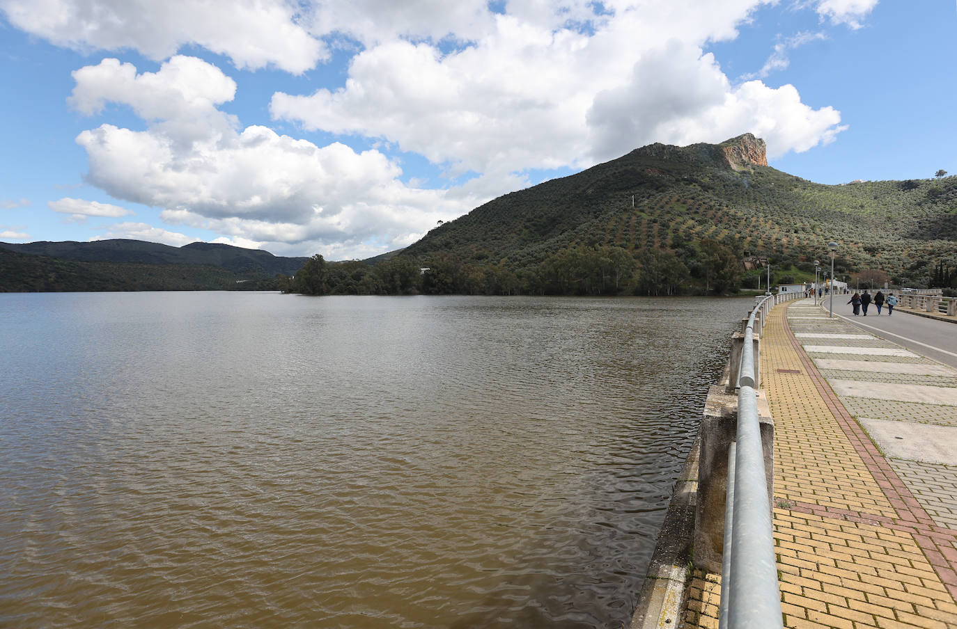 Los embalses de San Rafael de Navallana y Guadalmellato rozan el lleno absoluto, en imágenes