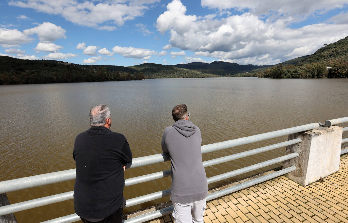 Los embalses de San Rafael de Navallana y Guadalmellato rozan el lleno absoluto, en imágenes