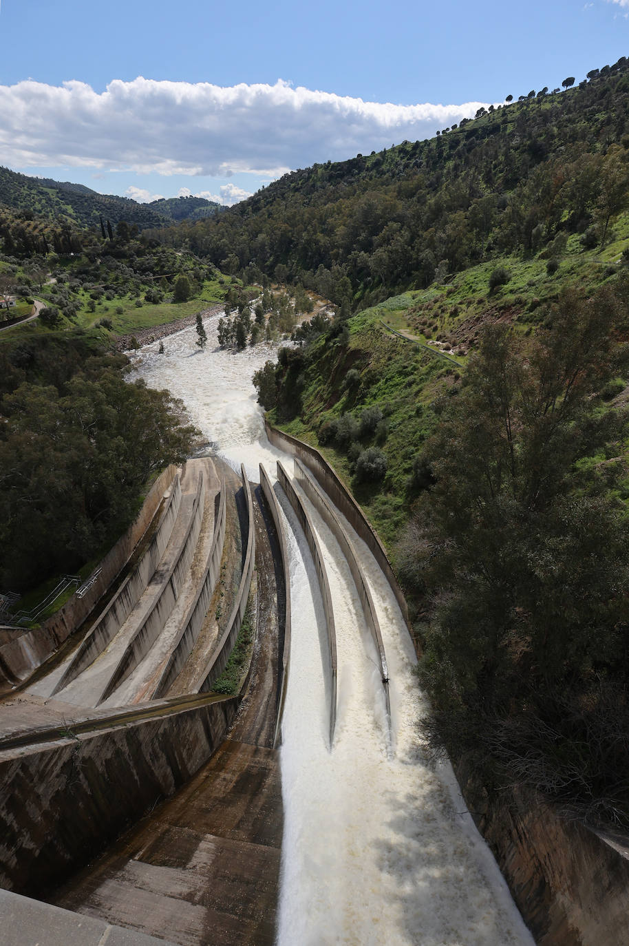 Los embalses de San Rafael de Navallana y Guadalmellato rozan el lleno absoluto, en imágenes