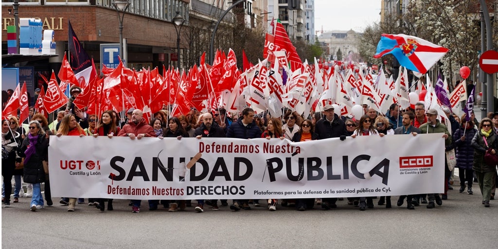 Miles de ciudadanos salen a la calle en defensa de la sanidad pública