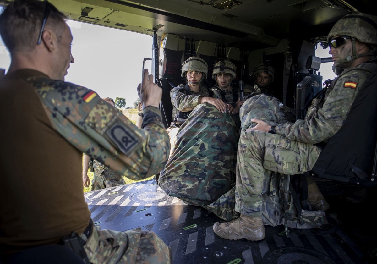 Militares españoles en unas maniobras de la OTAN en Rumanía