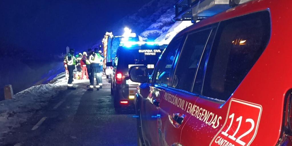 Mueren cuatro jóvenes madrileños de 21 años tras despeñarse su coche por una ladera en Cantabria