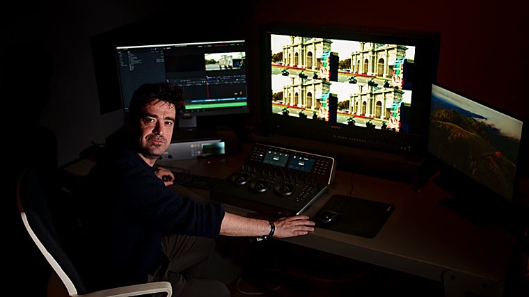 EL montador, en una mesa de trabajo