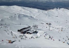 Sierra Nevada cierra el fin de semana con 26.500 visitantes pese a un domingo «complicado» en lo meteorológico