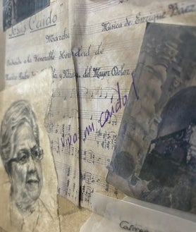 Imagen secundaria 2 - Elementos situados en la zona inferior de la obra, a modo de collage