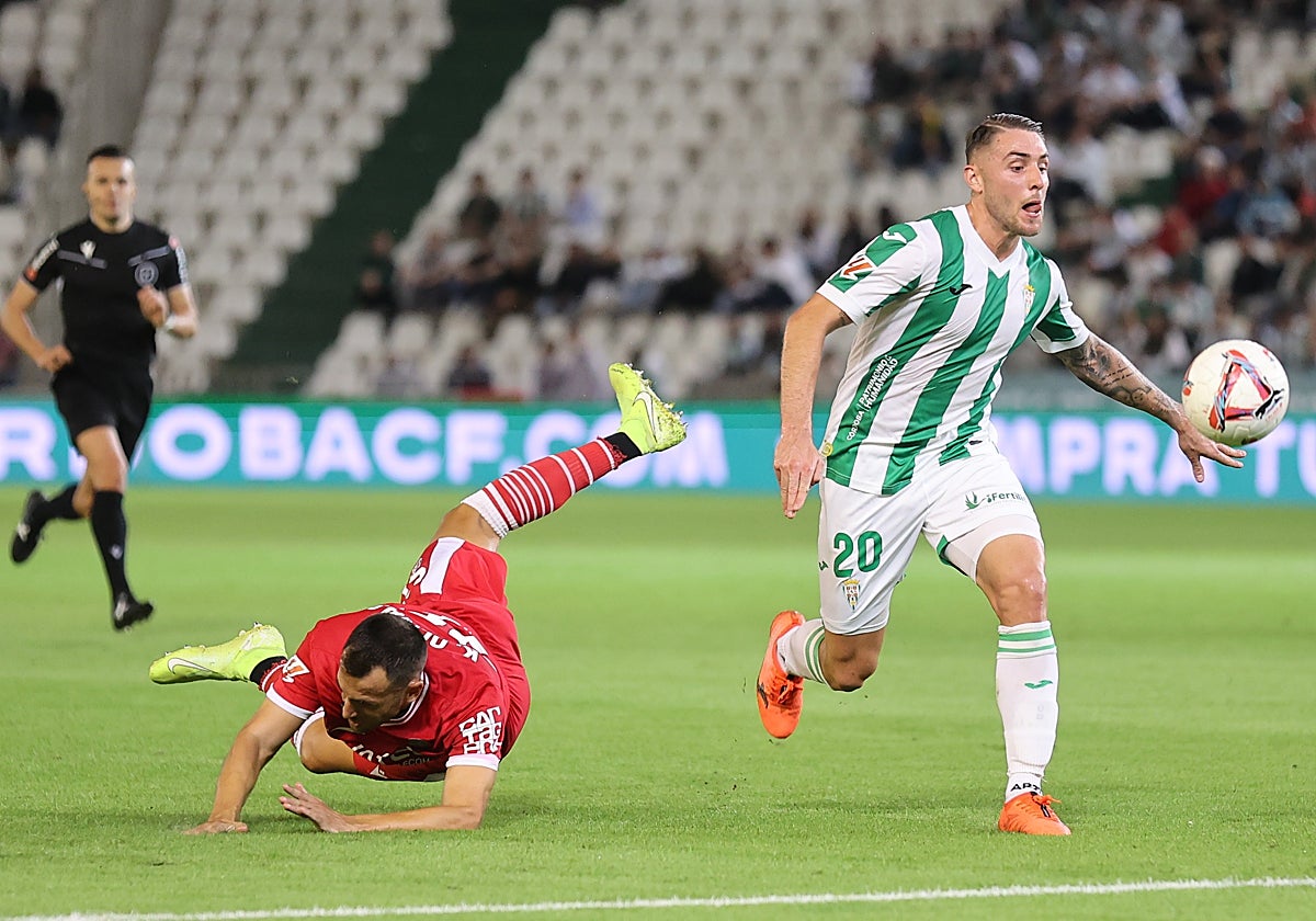 Casas durante un partido con el Córdoba esta temporada