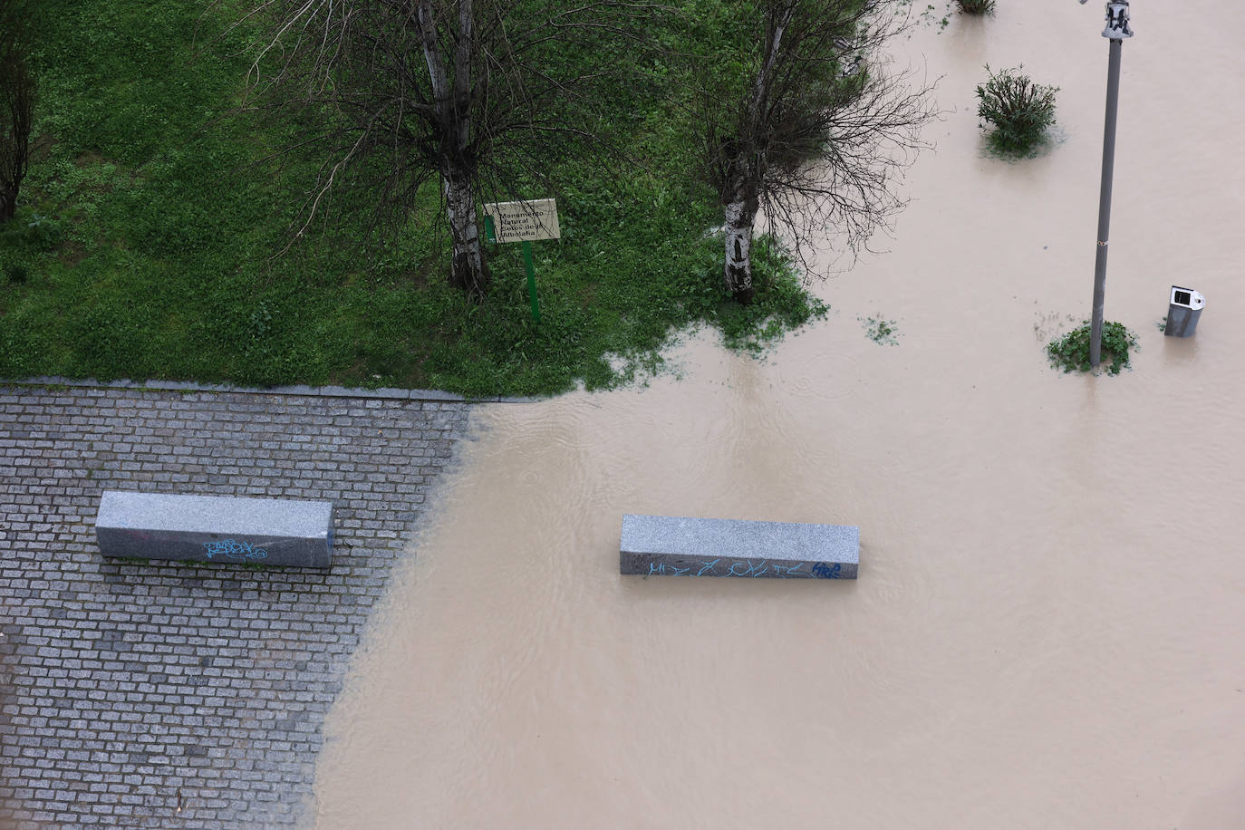 El impetuoso cauce del río Guadalquivir a su paso por Córdoba, en imágenes
